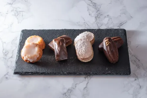チョコレートサンド3個（バニラ・四日市抹茶・ビター各1個）、焼菓子