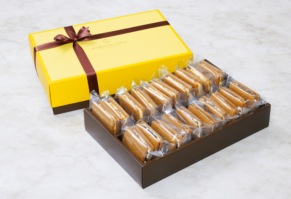 しっとりクッキーと素材感の活きたクリームの相性が抜群！ | お