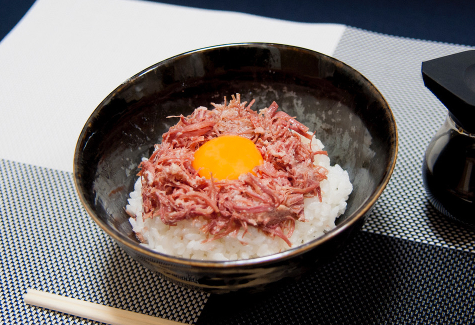 本物の味を知った家族が取り合う、千駄木腰塚の自家製コンビーフ | お